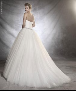 Pronovias Ovalia wedding dress